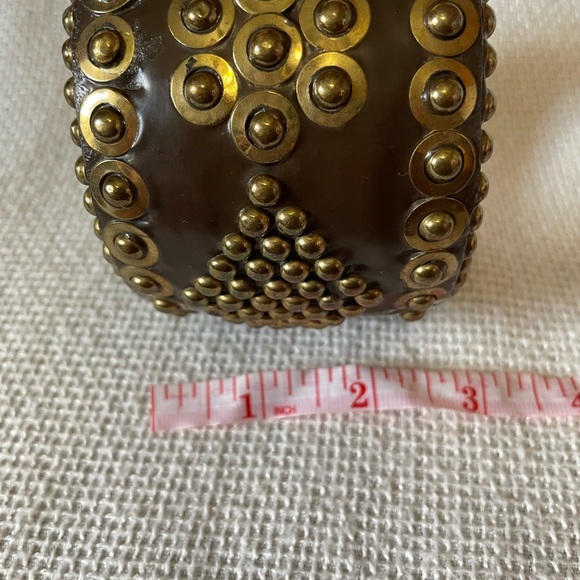 Cuff bracelet with goldtone studs - Picture 5 of 7